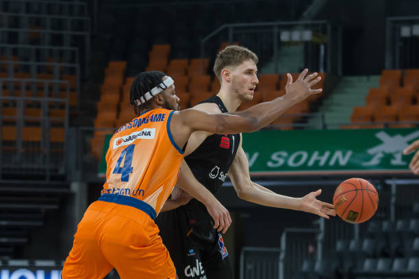 他过去的比 他过去的比