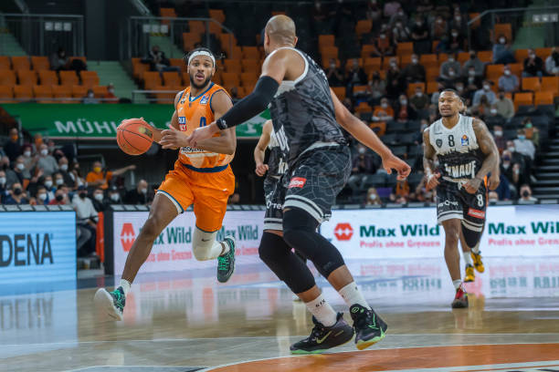 佩奇送女武 佩奇送女武